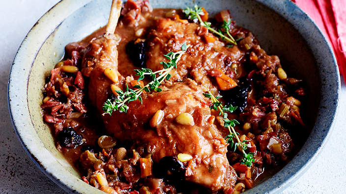 Coniglio All’Agrodolce: Un Must della Cucina Eoliana