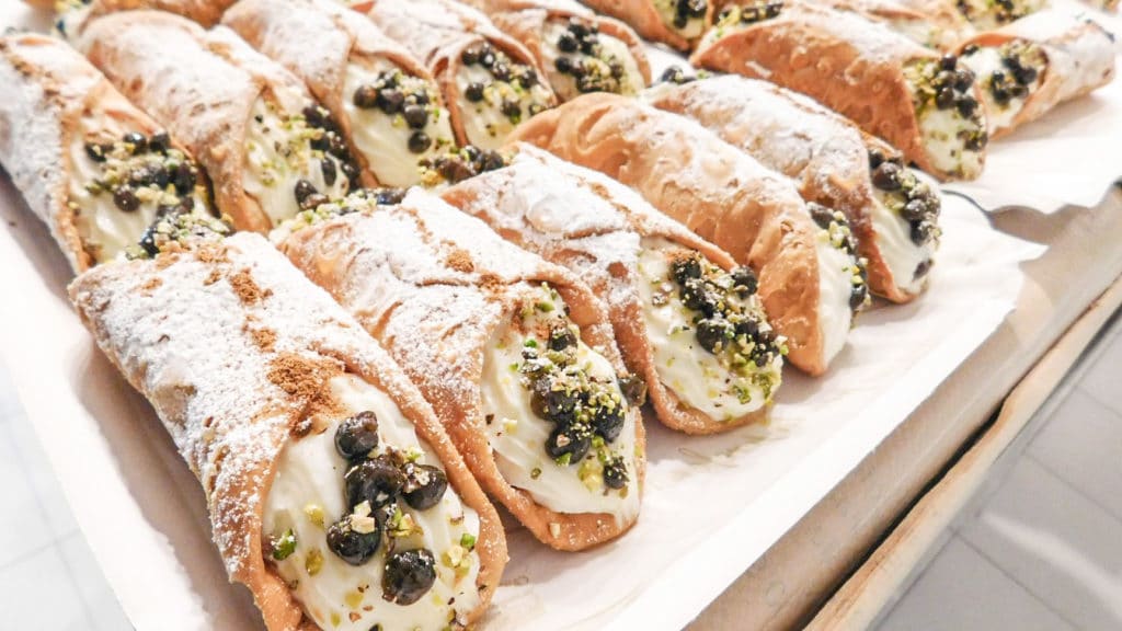 cannolo eoliano con capperi canditi