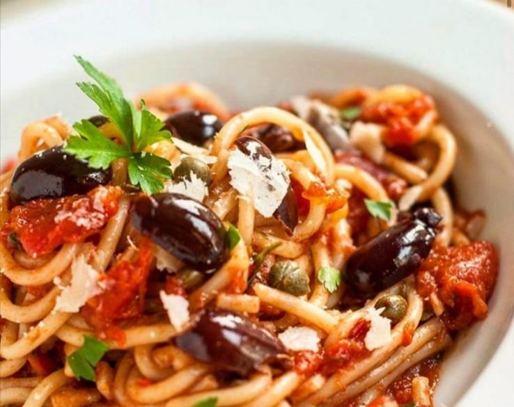 Spaghetti Olive e Capperi di Salina: Deliziosi e facili da cucinare