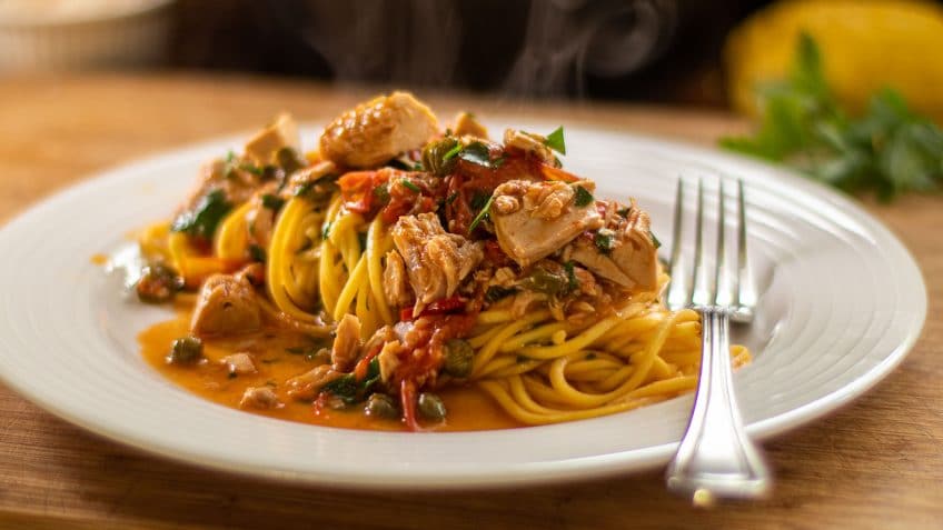 Pasta Tonno e Capperi di Salina: Ricetta Tradizionale