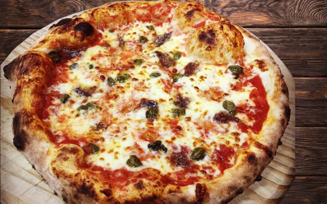 Pizza con Capperi, Acciughe e Pomodoro Seccagno di Salina